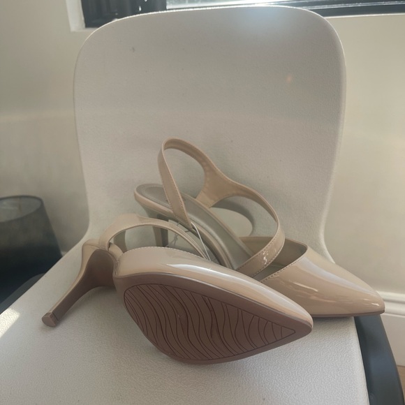 New Beige Patent Leather Slingback Heels - Picture 3 of 7